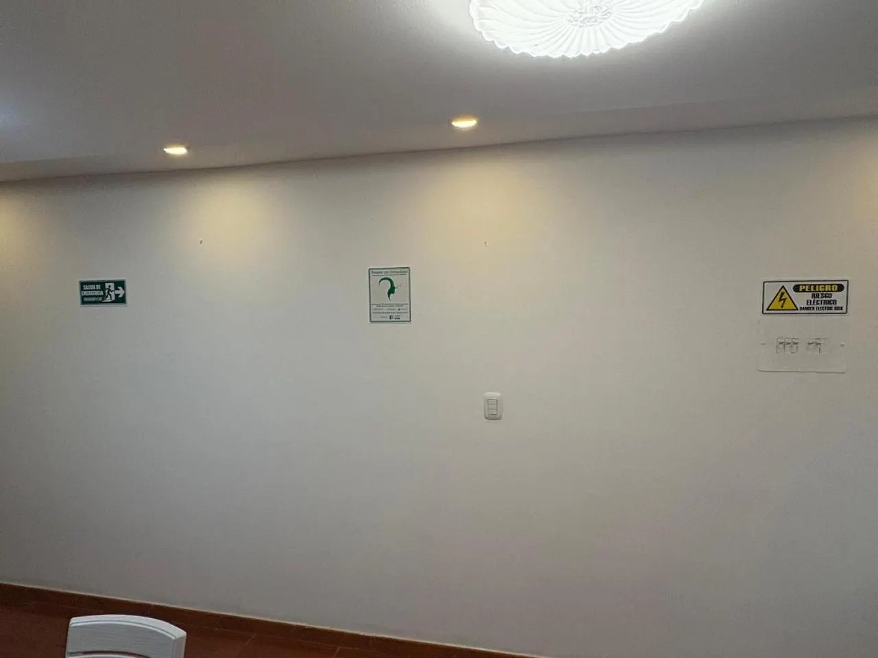 Dorado Inn - Cerca Al Aeropuerto - Habitacion 202 منزل للإقامة