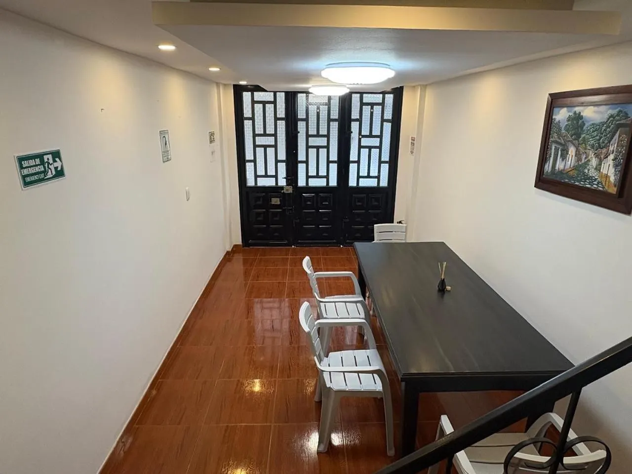 Dorado Inn - Cerca Al Aeropuerto - Habitacion 202 كولومبيا